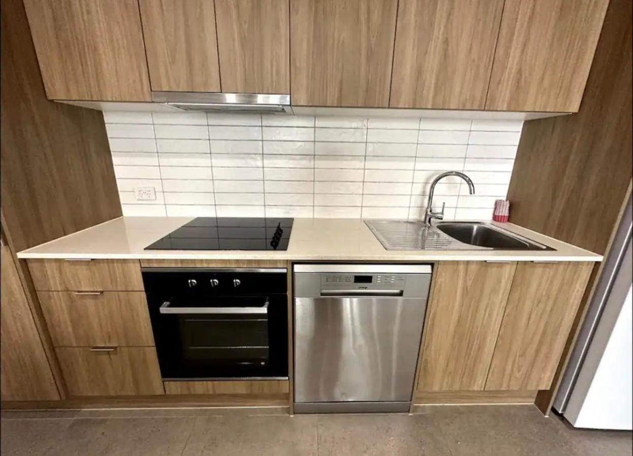 Apartment 3bd 1 Block From Brand New *
